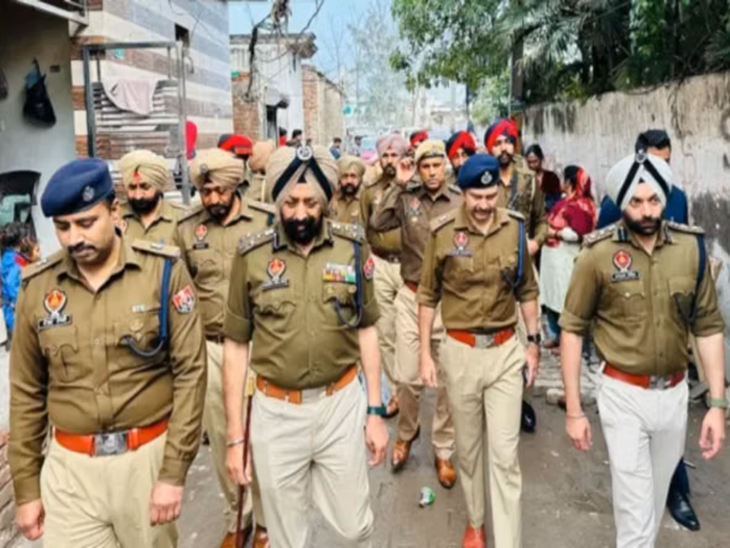 अमृतसर में सीमा-पार से ड्रोन से आई हथियारों की खेप:  असॉल्ट व AK-47 राइफल्स के साथ 1 हैंड ग्रेनेड बरामद, नेष्टा के दो युवक हिरासत में – Amritsar News