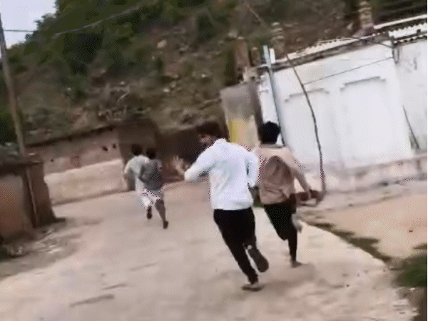 युवक बोला- धीरेंद्र शास्त्री के भाई ने पीटा, गोली मारी:  सीने में लगी बुलेट, डॉक्टरों ने निकाली; वीडियो में हथियार लेकर भागते दिखे सालिग्राम – Chhatarpur (MP) News
