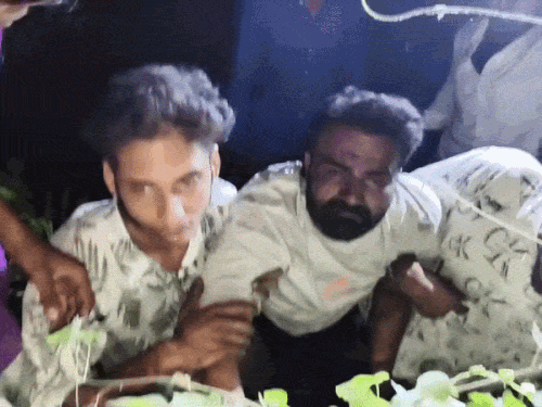 जालंधर में रेलवे पुलिस से गिरे 2 युवक:  रोड पर कट मारते बाइक रेलिंग से टकराई, दोनों गंभीर हालत में अस्पताल भर्ती, गुरदासपुर के रहने वाले – Phillaur News