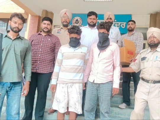 तरनतारन में अवैध पिस्तौल समेत 2 आरोपी गिरफ्तार:  पाकिस्तानी तस्करों के संपर्क में, पंजाब में देते थे सप्लाई; नाबालिग भी शामिल – tarn-taran News