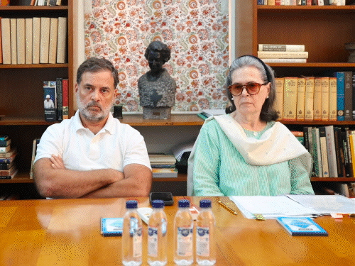 सोनिया गांधी के आवास पर हुई संसदीय दल की बैठक:  मानसून सत्र में सरकार को घेरने की तैयारी, चंदे की चोरी, ई20 मामला भी उठाएगी कांग्रेस