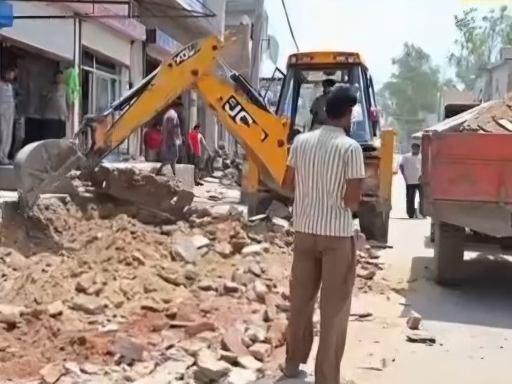 फाजिल्का में अतिक्रमण पर चला पीला पंजा:  लाधुका बाजार में दुकानों के बाहर अवैध कब्जे हटाए, 55 फीट का रोड पर ​निकलना था मुश्किल – Fazilka News