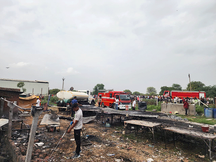 अहमदाबाद में पटाखा फैक्ट्री में आग, 8 की मौत:  दमकल की 5 से अधिक गाड़ियां मौके पर मौजूद; आरएएफ जवानों ने लोगों को बचाया