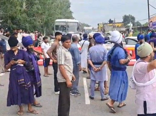 पठानकोट हाईवे पर जलभराव का शिकार बना 16 वर्षीय निहंग:  घुटने भर पानी में बाइक फिसली-ट्रक ने कुचला, गुस्साए लोगों ने लगाया जाम – Pathankot News