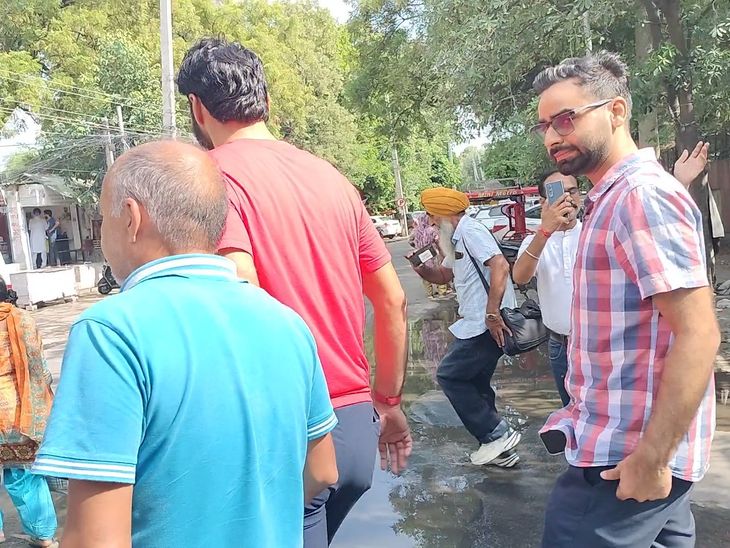 बठिंडा आरटीए कार्यालय पर विजिलेंस फ्लाइंग स्क्वॉड का छापा:  एजेंट को रिश्वत लेते रंगे हाथ पकड़ा, लंबे समय से मिल रही थी शिकायत – Bathinda News