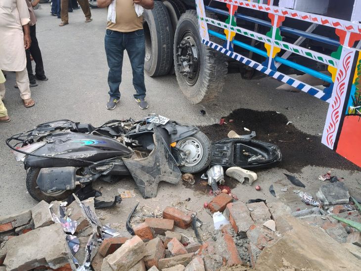 मोगा में ट्रक ने एक्टिवा सवार महिला को कुचला:  पहियों के नीचे आने से मौके पर ही मौत, हादसे के बाद आरोपी चालक गाड़ी लेकर फरार – Moga News