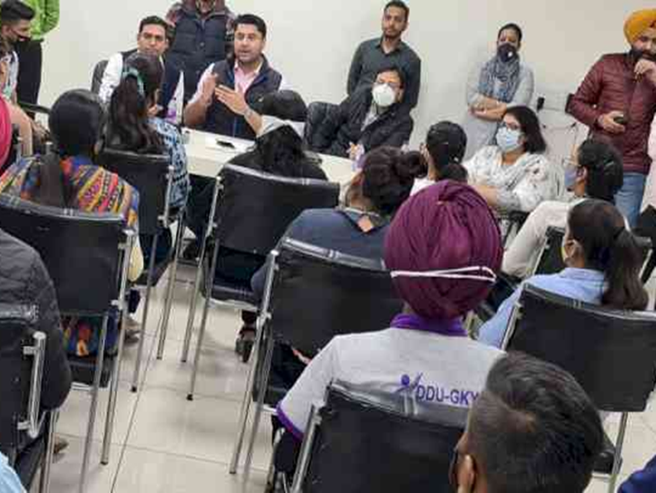 अमृतसर में 22 जुलाई को लगेगा विशेष प्लेसमेंट कैंप:  10वीं-स्नातक पास युवाओं को बैंक व सेवा केंद्र में मिलेगा नौकरी का मौका – Amritsar News