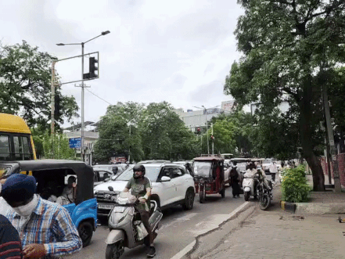 जालंधर में सड़को पर लगा लंबा जाम:  गुरु नानक मिशन चौक से लेकर BMC चौक तक वाहनों की कतार, यात्री परेशान – Jalandhar News