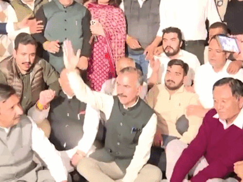 शिमला में कांग्रेस का राजभवन के बाहर धरना:  राहुल-प्रियंका की हिरासत और छात्रों पर लाठीचार्ज का विरोध; CM सुक्खू भी शामिल – Shimla News