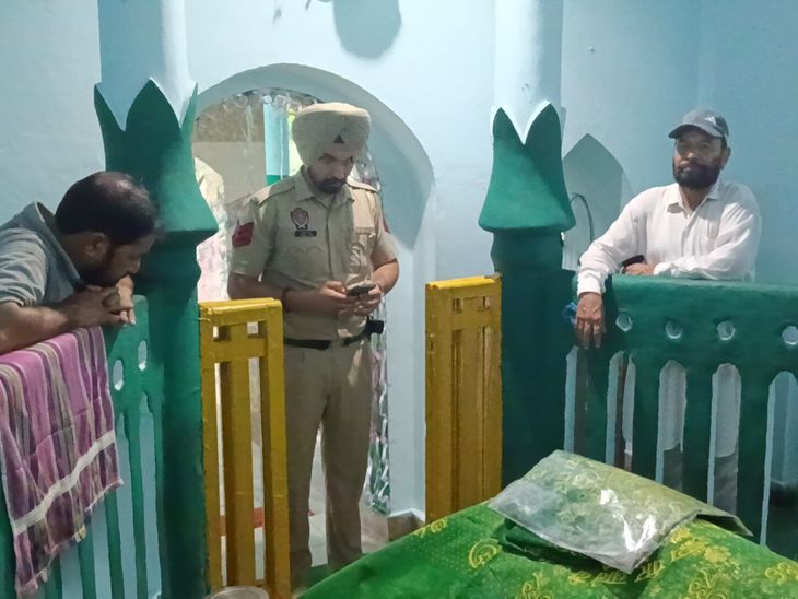 पठानकोट में बाबा शेरशाह वली दरगाह में चोरी:  सवा घंटे में गोलक तोड़कर उड़ाई नकदी; वारदात CCTV में हुई कैद – Pathankot News