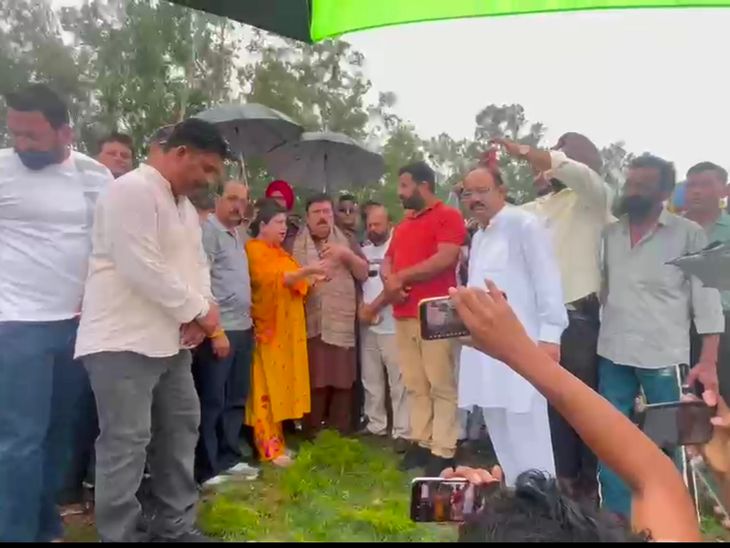 पठानकोट पहुंचे श्वेत मलिक ने सीमावर्ती क्षेत्र का दौरा किया:  बाढ़ प्रभावित इलाकों का लिया जायजा, लोगों की सुनी मुश्किलें, पंजाब सरकार पर साधा निशाना – Pathankot News