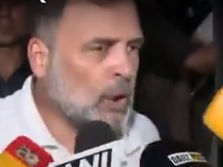 राहुल बोले- सरकार ने इंडिया गेट जाने से रोका:  INDIA ब्लॉक के सांसदों के साथ बस में सवार, प्रियंका भी मौजूद