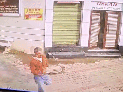 लुधियाना में 6 लुटेरों ने डॉक्टर को लूटा:  मरीज बनकर घुसे, पिटाई की, पिस्टल तानकर कैश-सोने की अंगूठी ले गए; CCTV में भागते दिखे – Jagraon News