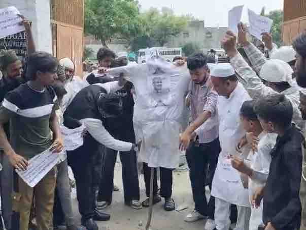नीट पेपर लीक के विरोध में जालंधर में प्रदर्शन:  जंतर मंतर में छात्रों पर लाठीचार्ज को लेकर रोष; केंद्रीय शिक्षा मंत्री का इस्तीफा मांगा – Jalandhar News