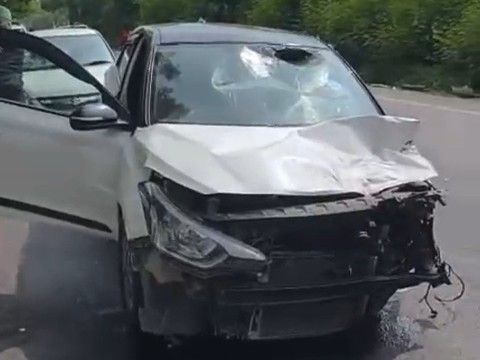फिरोजपुर में कार-ट्रक में भिड़ंत, चपेट में स्कूटी सवार गंभीर:  एयर बैग खुलने से कार सवार बचे, फरार ट्रक चालक के तलाश में लगी पुलिस – Fazilka News