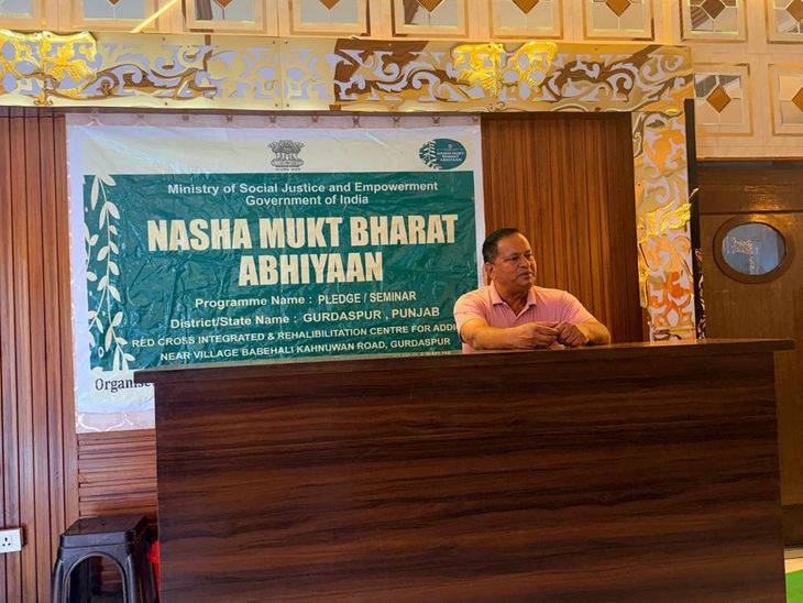 बटाला रेड क्रॉस सेंटर में नशे के खिलाफ किया जागरूक:  पंडित मोहन लाल कॉलेज में युवाओं को नशे से बचाव के बारे में बताया – Batala News