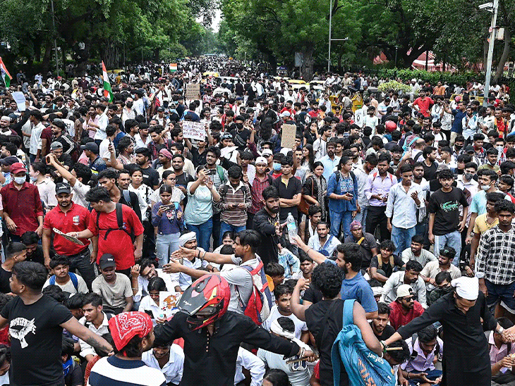 कॉकरोच जनता पार्टी-सरकार के बीच तीसरे दौर की बातचीत आज:  प्रधान के इस्तीफे पर जवाब मिलेगा; प्रदर्शन का असर-दिल्ली में वीकेंड पर शराब दुकानें जल्दी बंद होंगी