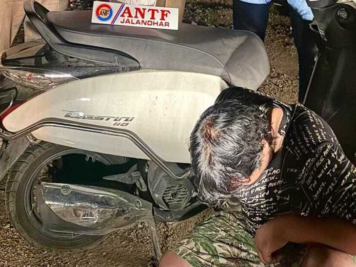 जालंधर में डेढ़ KG चिट्टे के साथ कपड़ा व्यापारी अरेस्ट:  ANTF की अमृतसर बाइपास के पास कार्रवाई, आरोपी 10वीं पास; जल्द होना चाहता था अमीर – Jalandhar News