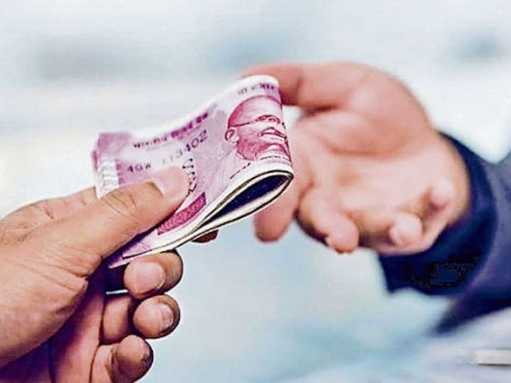 रेलवे के डिप्टी सीएसटीई 4 लाख रुपए घूस लेते गिरफ्तार:चक्रधरपुर रेल मंडल में भ्रष्टाचार पर सीबीआई की कार्रवाई, एमआरटी सिग्नल्स लि. के प्रतिनिधि से ले रहे थे घूस