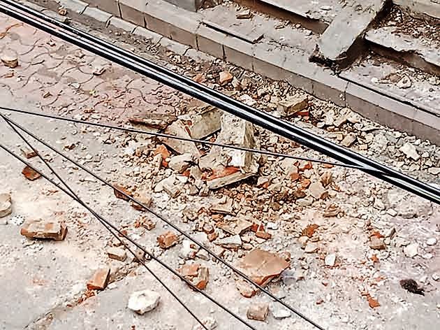 कटड़ा परजा में 2 साल से बंद पड़ी जर्जर हवेली का छज्जा गिरा – Amritsar News