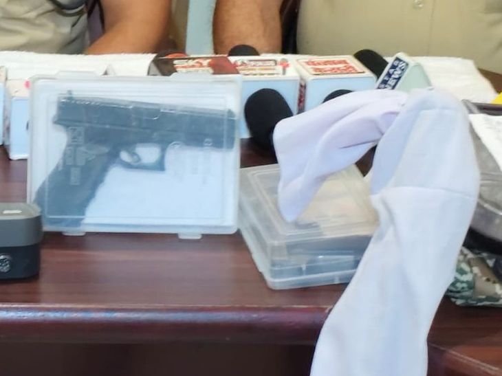 कपूरथला में हथियार सहित स्कॉर्पियो सवार 3 युवक गिरफ्तार:  अवैध पिस्टल, कमांडो वर्दी व VIP फ्लैशर बरामद, वारदात के फिराक में थे – Kapurthala News