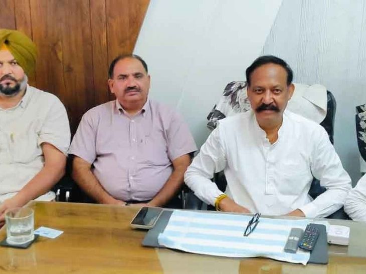 सुखबीर बादल पर टिप्पणी की अकाली दल ने की निंदा:  मनजिंदर बल को समय समय पर रंग बदलने वाला कहा, बल ने कहा- मेरा निजी विचार – Batala News