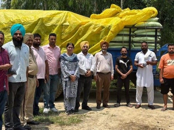 होशियारपुर में अवैध खाद की बड़ी खेप जब्त:  कृषि विभाग का एक्शन, 2 सैंपल जांच को भेजे; 2 सोसायटी सचिवों के खिलाफ FIR – dasuya News