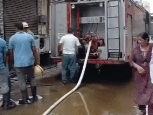 Massive Fire Breaks Out at Cosmetic and Beauty Parlor in Faridabad's Sector 23