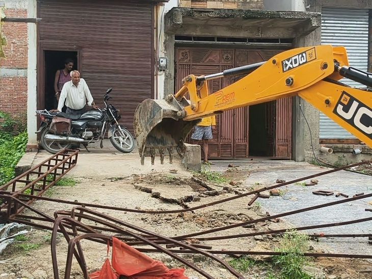 मैनपुरी में प्रशासन का बड़ा एक्शन: सरकारी जमीन और नाले से हटाया गया अतिक्रमण