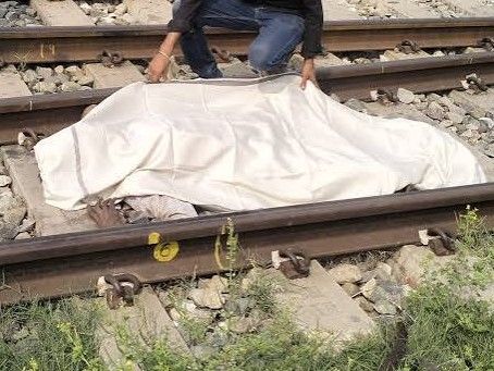 पठानकोट में युवक की ट्रेन से कटकर मौत:  सुजानपुर फाटक पर रेल लाइन पर चपेट में आया; बिहार का रहने वाला – Pathankot News