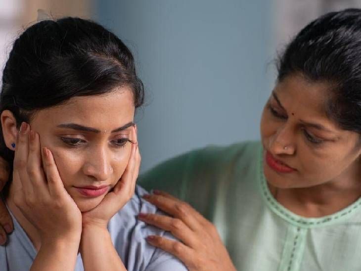 रिश्ते सलाह से नहीं, साथ देने से संभलते हैं:मुश्किल में फंसे व्यक्ति को तुरंत समाधान न बताएं, उसे सुनें-समझें, यही उसके लिए मदद है
