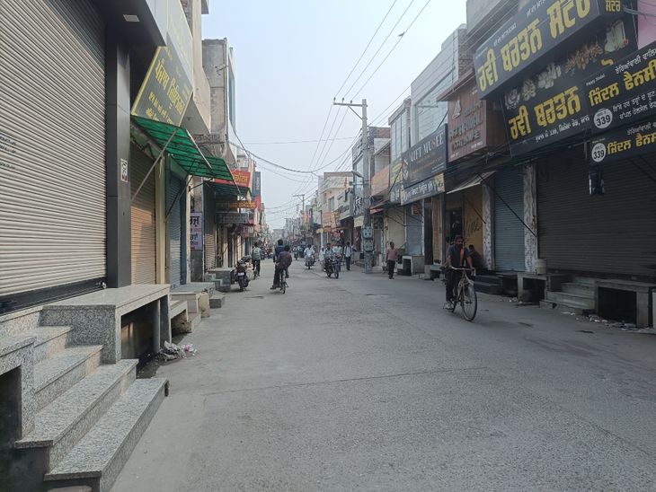 मानसा में सफाई कर्मचारियों के समर्थन में बंद रहीं बाजार:  बरनाला में लाठी चार्ज का विरोध, व्यापारियों व संगठनों ने दिया समर्थन – Mansa News