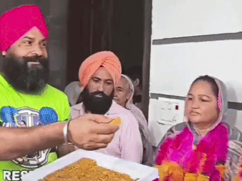 कॉमनवेल्थ गेम्स में अमृतसर के लवप्रीत ने जीता सिल्वर:  110+ किलो भारवर्ग में शानदार प्रदर्शन, गांव में जश्न; नौसेना में देश सेवा कर रहे – Amritsar News
