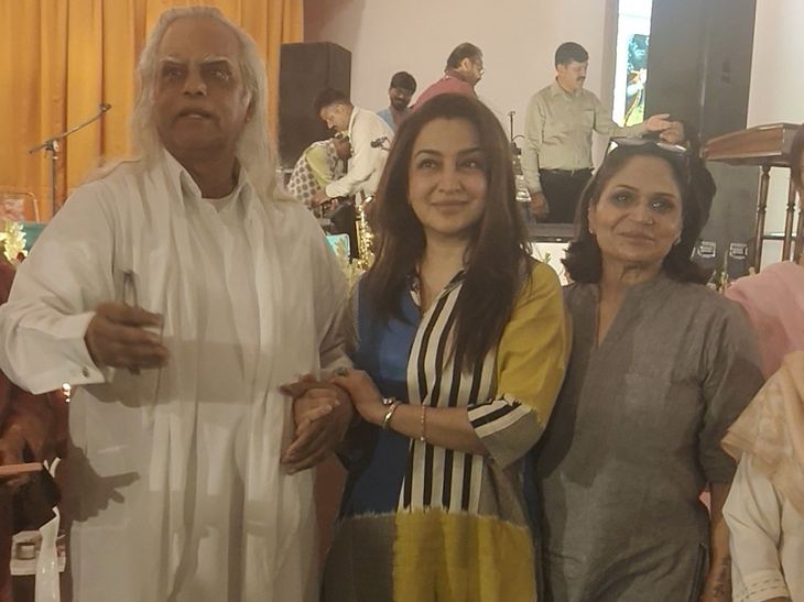 आध्यात्मिक शरण में एक्ट्रेस टिस्का चोपड़ा:पालमपुर में 30 साल बाद गुरु से मिलीं; बोलीं-'घर वापसी' जैसा आध्यात्मिक अनुभव मिला