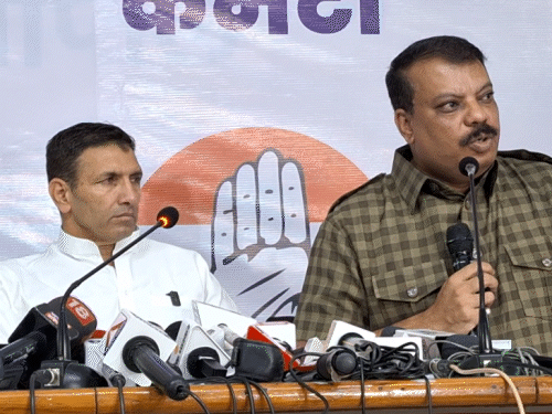 
                 एमपी कांग्रेस के सभी विभाग और प्रकोष्ठ भंग:दिल्ली में समीक्षा बैठक के बाद फैसला; खराब परफॉर्मेंस वाले 6 जिलाध्यक्षों की छुट्टी तय 
            