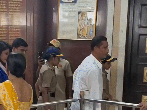 ಪ್ರಿಯಾಂಕಾ ಚೋಪ್ರಾ ಸಿದ್ಧಿವಿನಾಯಕ ದೇವಸ್ಥಾನದಲ್ಲಿ ದರ್ಶನ