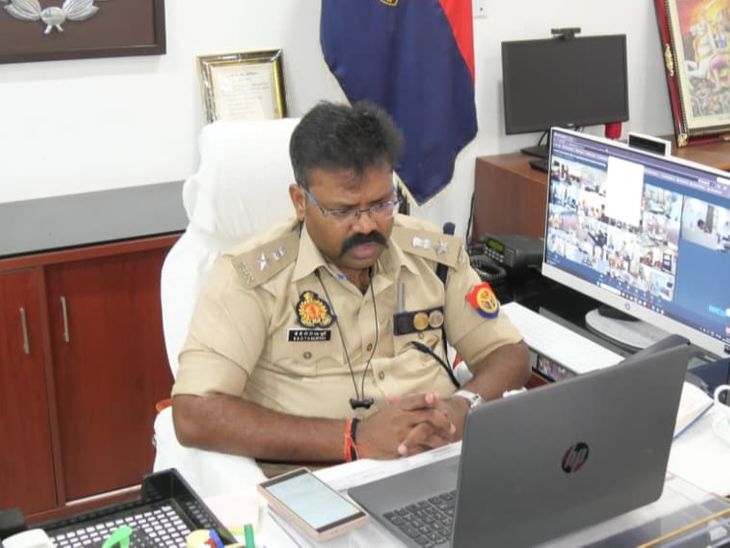 ఝాన్సీలో 43 పోలీసుల బదిలీ: ఏడుగురికి ప్రాసిక్యూషన్ కార్యాలయంలో విధులే