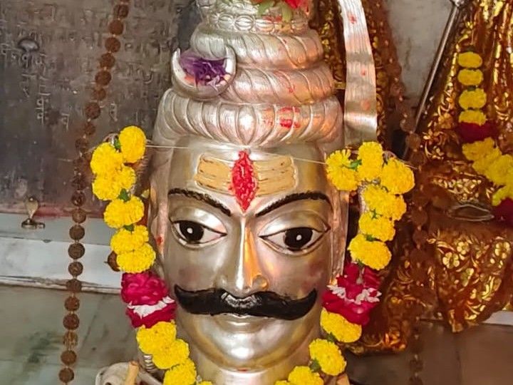 सिलेस्वर महादेव मंदिर आस्था का केंद्र: प्राचीन काल में खुदाई में निकला शिवलिंग, शराब पीने और इत्र लगाने पर ... - Dainik Bhaskar