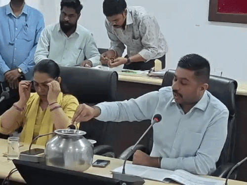 भीलवाड़ा के 11 निकायों में वार्ड आरक्षण लॉटरी: 325 में 135 एससी-एसटी-OBC सीटें, 14 ओबीसी, 105 सीटें महिलाओं... - Dainik Bhaskar