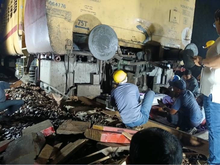 मुरी के पास ट्रेन दुर्घटना: सियार से टकराने के बाद इंजन और तीन कोच अलग हुए
