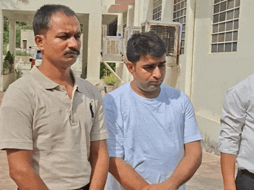 800-KM दूर अयोध्या से घूस लेने पहुंचे, 3 पुलिसकर्मी गिरफ्तार:  सीकर में 3 दिन रुके, 2.80 लाख रुपए रिश्वत लेकर जाते समय ACB ने पकड़ा - Sikar News