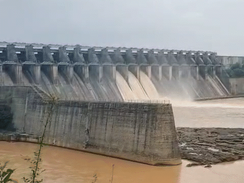 Bargi Dam Opens 9 Gates as Heavy Rains in Mandla-Dindori Raise Water Levels; Narmada Ghats on Alert