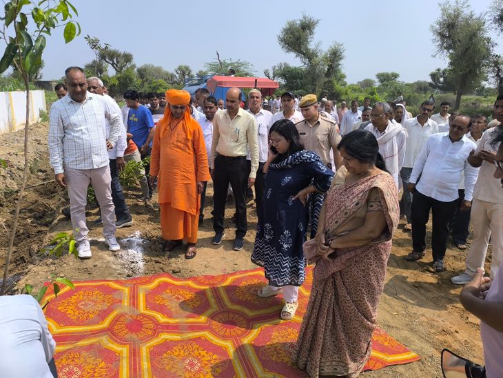 भगवाड़ी खुर्द स्कूल में पौधारोपण अभियान: कलेक्टर ने पेड़ों का महत्व बताया, मतदान के प्रति जागरूक रहने की अप... - Dainik Bhaskar