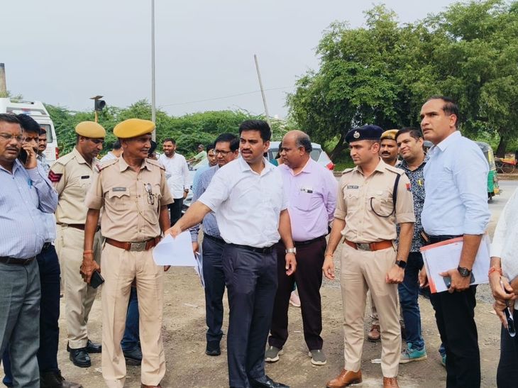 नेशनल हाईवे 44 पर प्रशासन का बड़ा एक्शन: डीएम और एसपी ने ध्वस्त कराए अवैध अतिक्रमण - Dainik Bhaskar