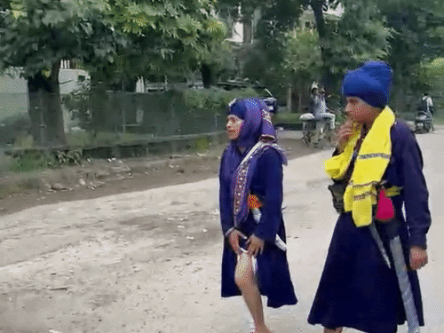 
                 पंजाब बंद के PHOTOS:हाईवे पर गाड़ियों की कतार; प्रदर्शनकारी बोला- एक दिन घर नहीं टिक सकते; व्यक्ति बोला- मैं डॉक्टर हूं, जाने दो 
            