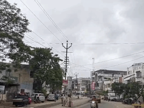 मेरठ में मानसून का तांडव: भारी बारिश से मौसम हुआ सुहावना, उमस से मिली बड़ी राहत