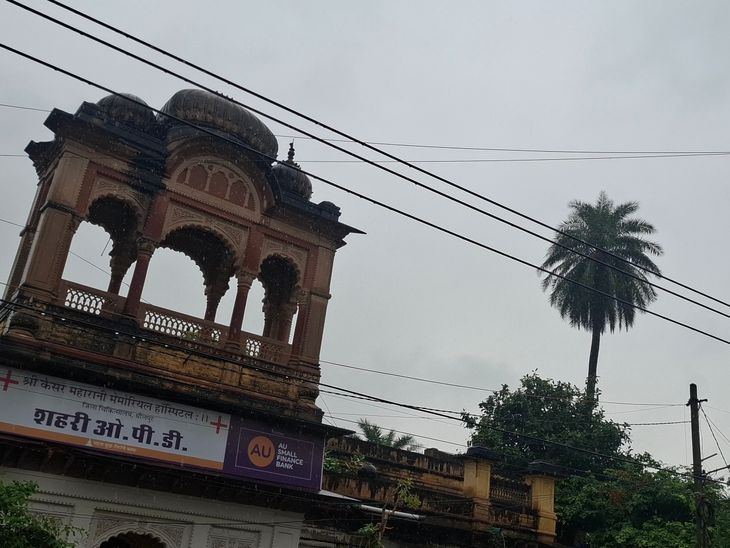 धौलपुर में रिमझिम बारिश, निचले इलाकों में जलभराव: गर्मी से मिली राहत, सड़कों पर गड्ढों से परेशानी - Dainik Bhaskar