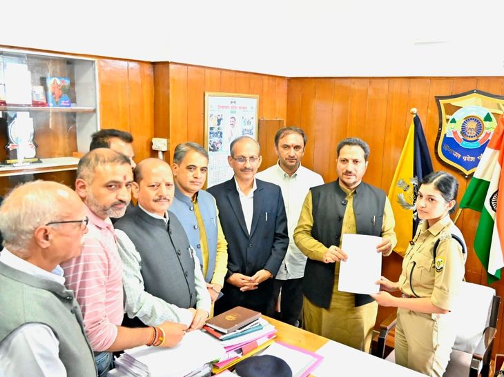 
                 अमित शाह पर टिप्पणी से भड़की हिमाचल BJP:कांग्रेस नेता खेड़ा पर FIR की मांग; जम्वाल बोले- केंद्रीय मंत्री को बौना-भगोड़ा और तड़ीपार कहा 
            