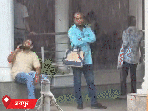 अलवर सहित 5 जिलों में बारिश: करौली के हिंडौन में बाजार में भरा पानी, दुकानें बंद; धौलपुर में 1 इंच से ज्याद... - Dainik Bhaskar