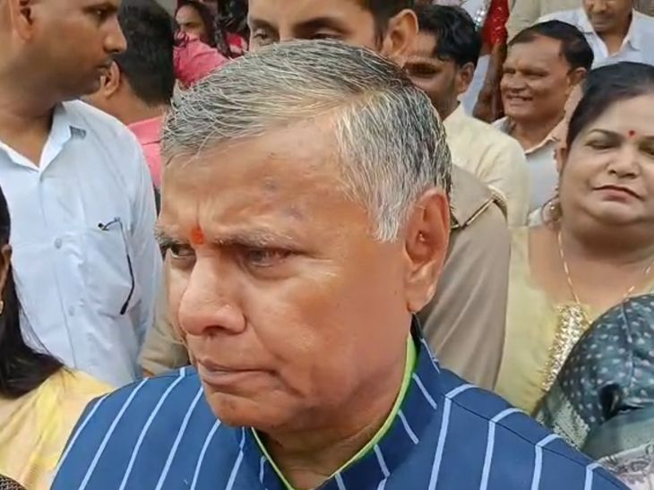 राखी पर बहनों को मुफ्त बस यात्रा का तोहफा: फिरोजाबाद में मंत्री धर्मवीर प्रजापति बोले- सपा लोगों को कर रही ... - Dainik Bhaskar